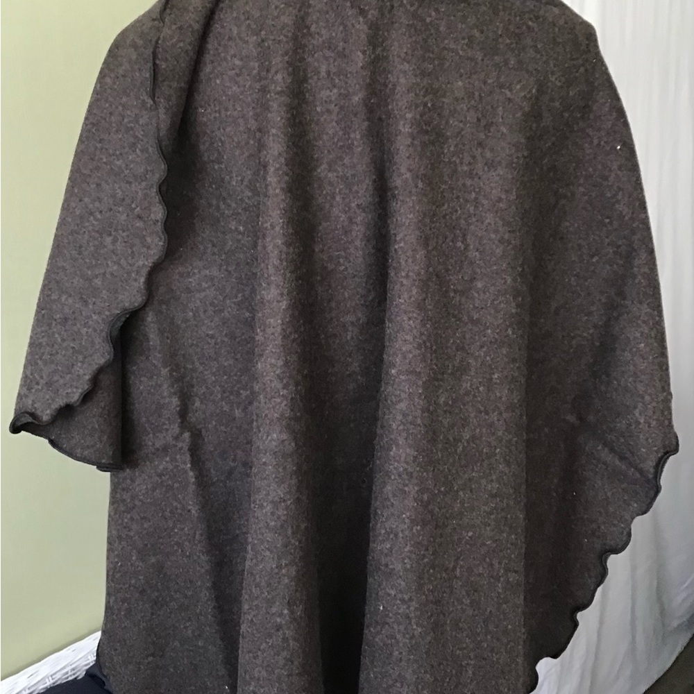 Versatile wool wrap - Picture 3 of 5